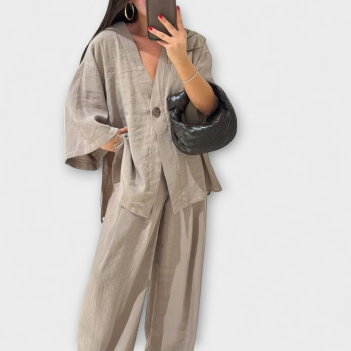 Jacqueline - Atsitiktinis V formos iškirpės topas ir kelnių duetas