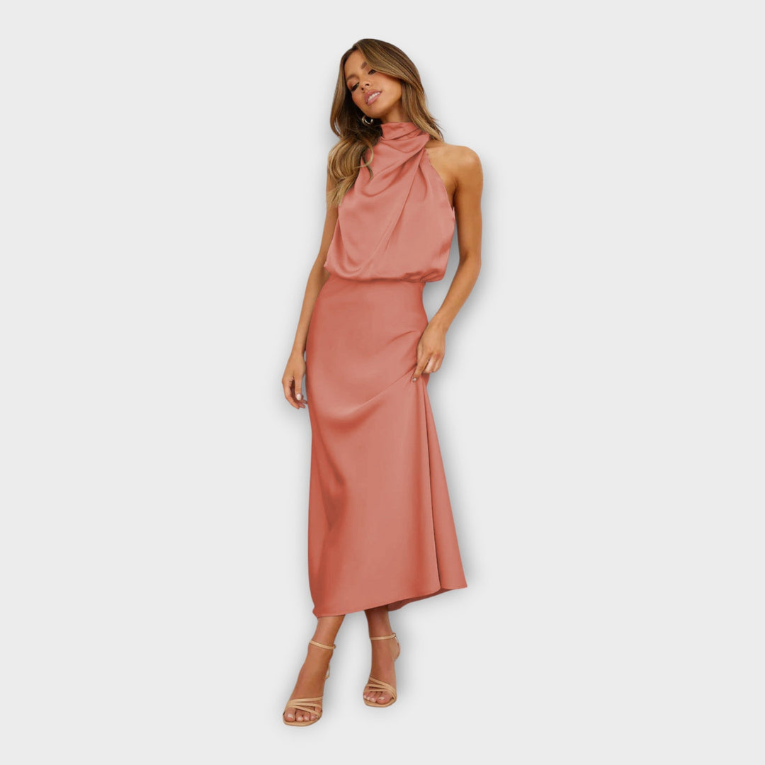 Ilgas satino suknelė su aukštu kaklu ir atvira nugara