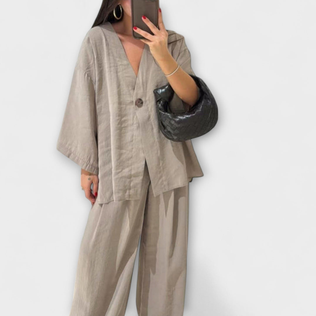 Jacqueline - Atsitiktinis V formos iškirpės topas ir kelnių duetas