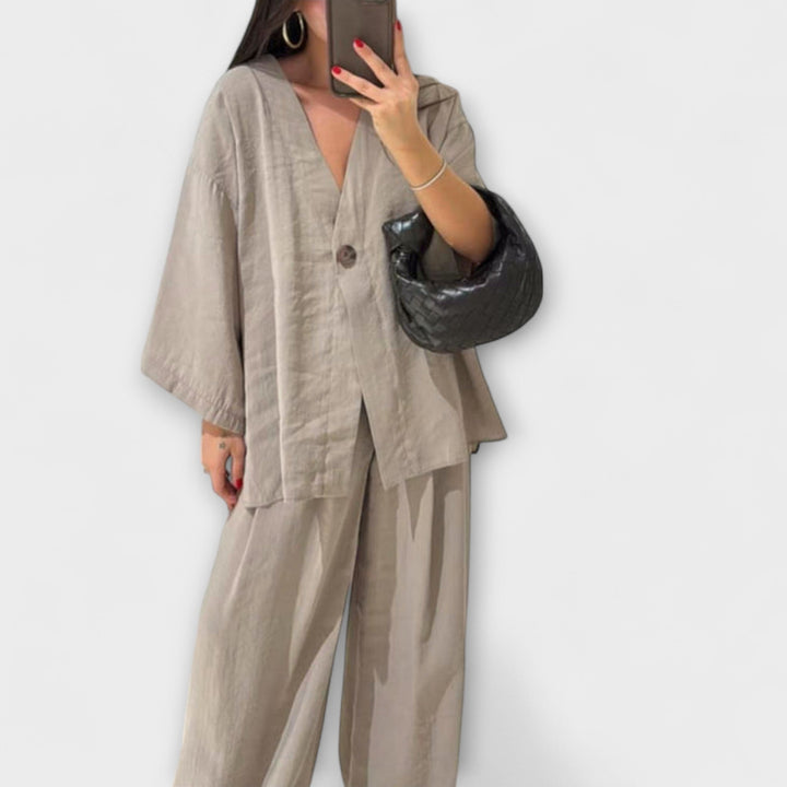 Jacqueline - Atsitiktinis V formos iškirpės topas ir kelnių duetas