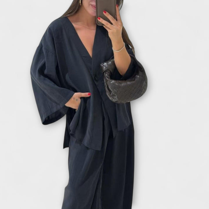 Jacqueline - Atsitiktinis V formos iškirpės topas ir kelnių duetas