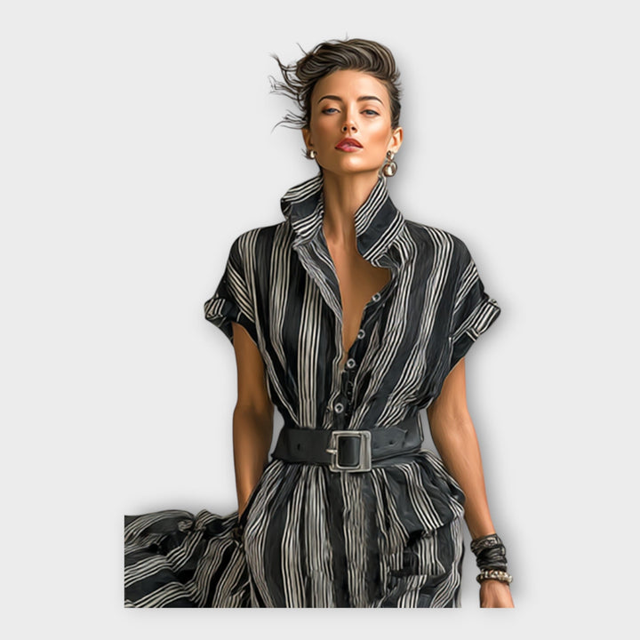 Ilga suknelė su elegantiška ir minimalistine estetika