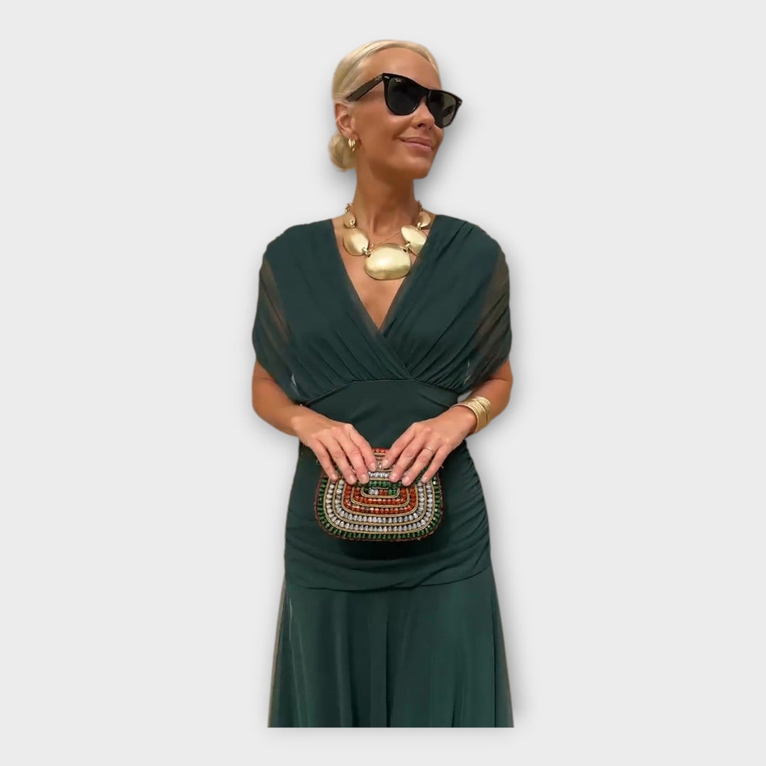 Lengvas Suknelė su Išskirtiniu Dekolte