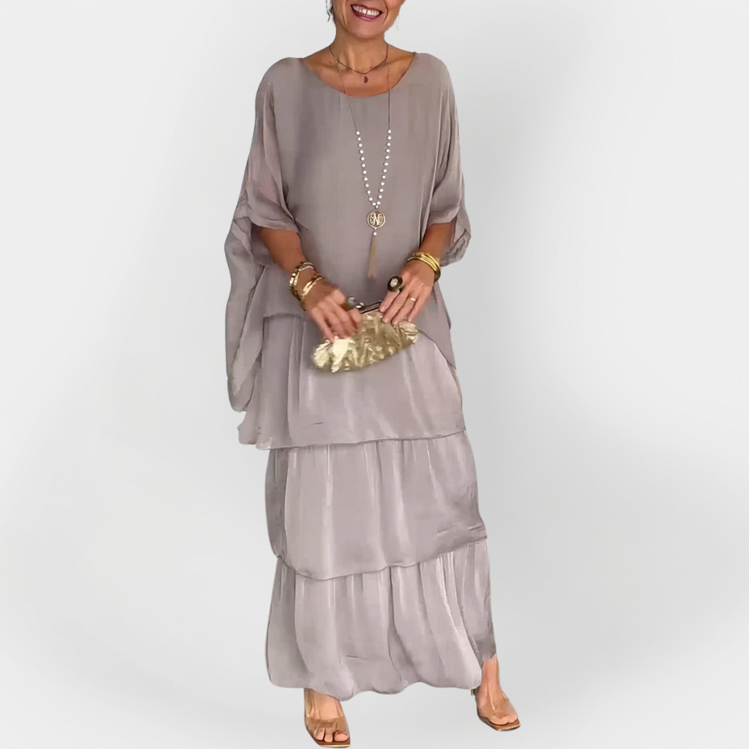 Plisuota Suknelė su Dviejų Lygių Dizainu