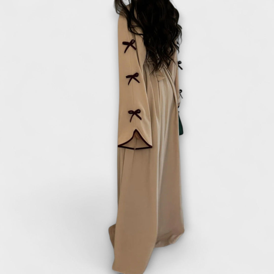 Stilingas Kardiganas ir Suknelė su Dryžuota Dekoracija