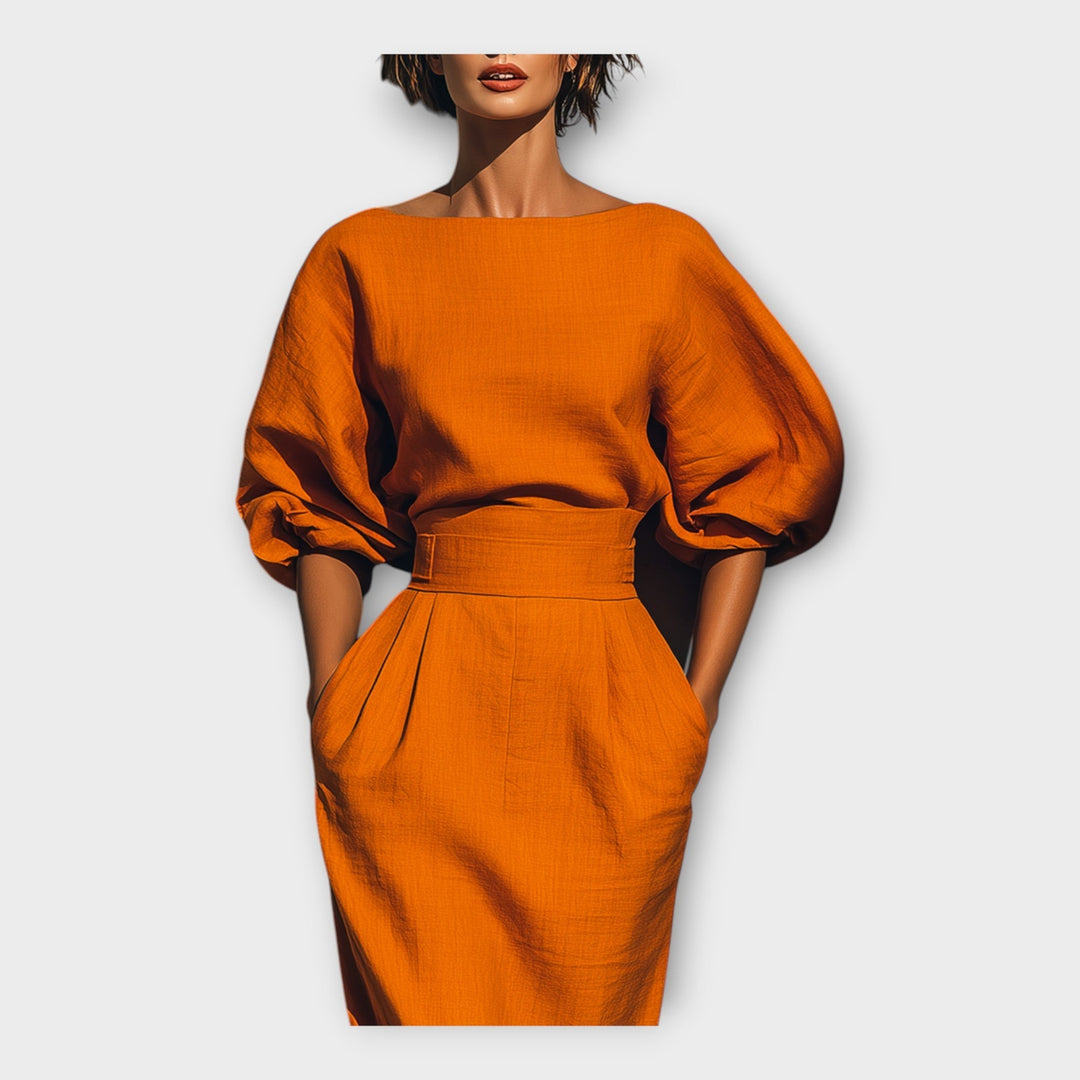 Stilinga suknelė su rafinuotu dizainu ir minimalistine estetika