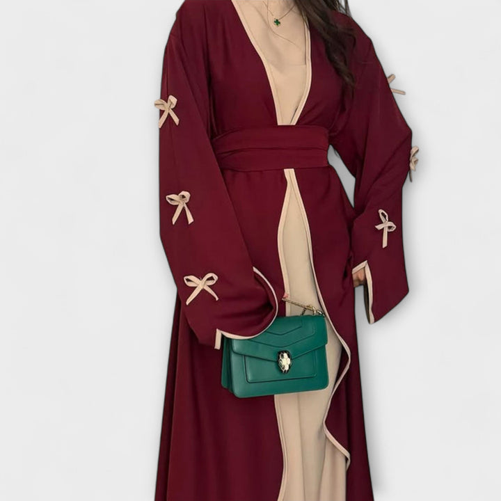 Stilingas Kardiganas ir Suknelė su Dryžuota Dekoracija