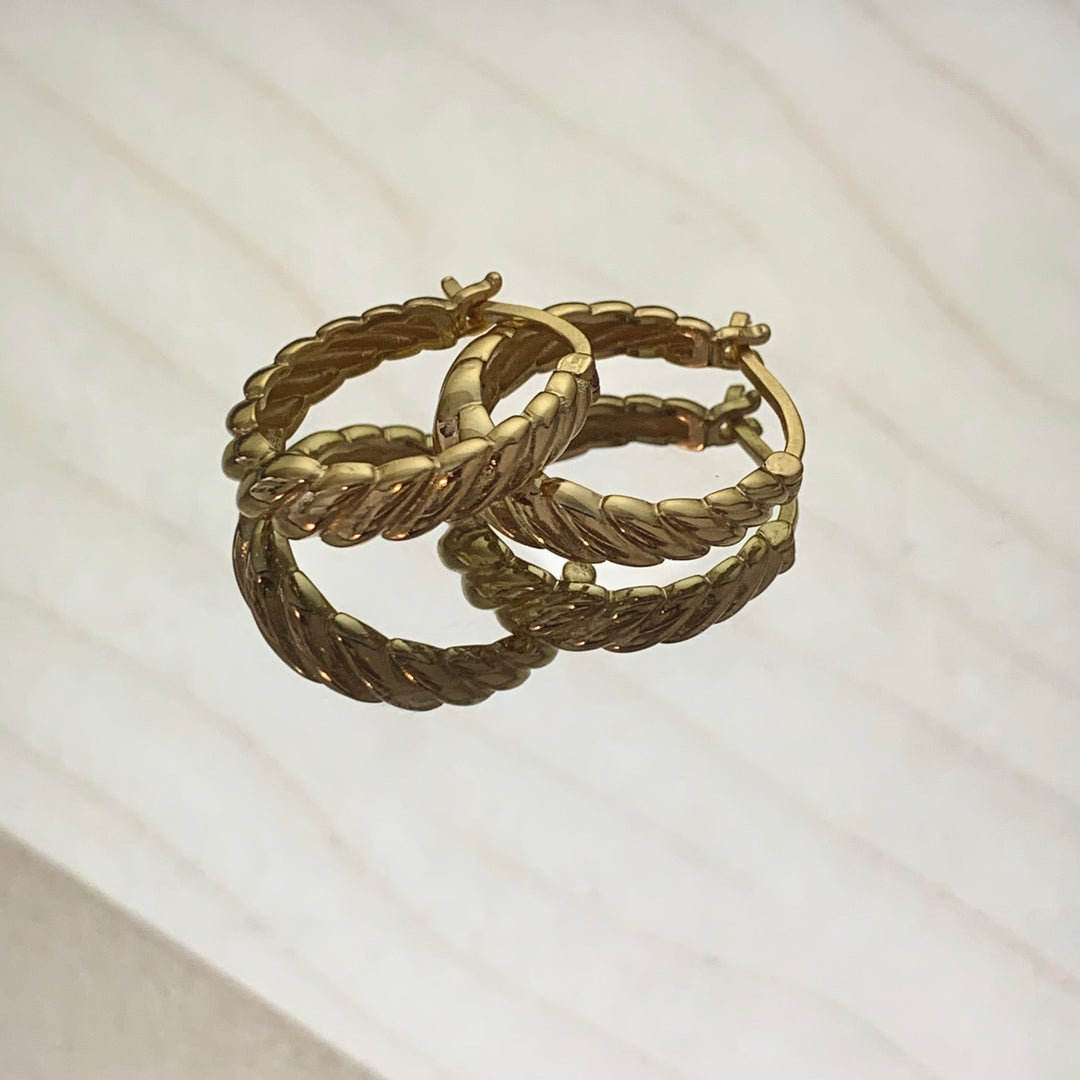 Apskriti Auskarai su Twist Stiliumi