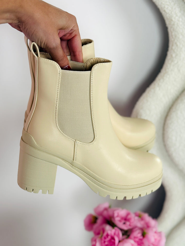 Rūtenė - Bežinės Pakulnės Katytė