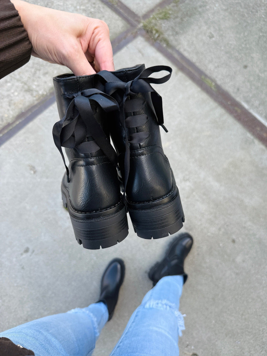 Dainora - Batai su sagtimi