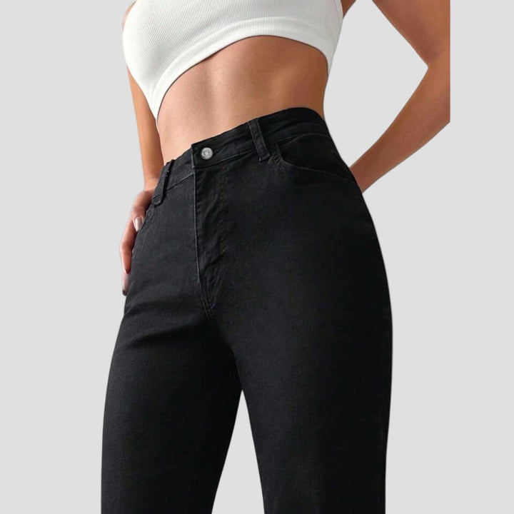 Dovilė- Džinsai su Aukštu Liemeniu