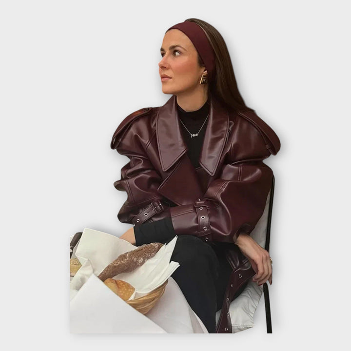 Anele - Paltas su moderniais detalėmis