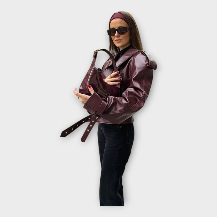 Anele - Paltas su moderniais detalėmis