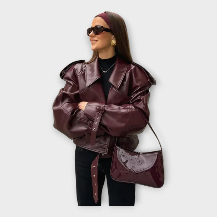 Anele - Paltas su moderniais detalėmis