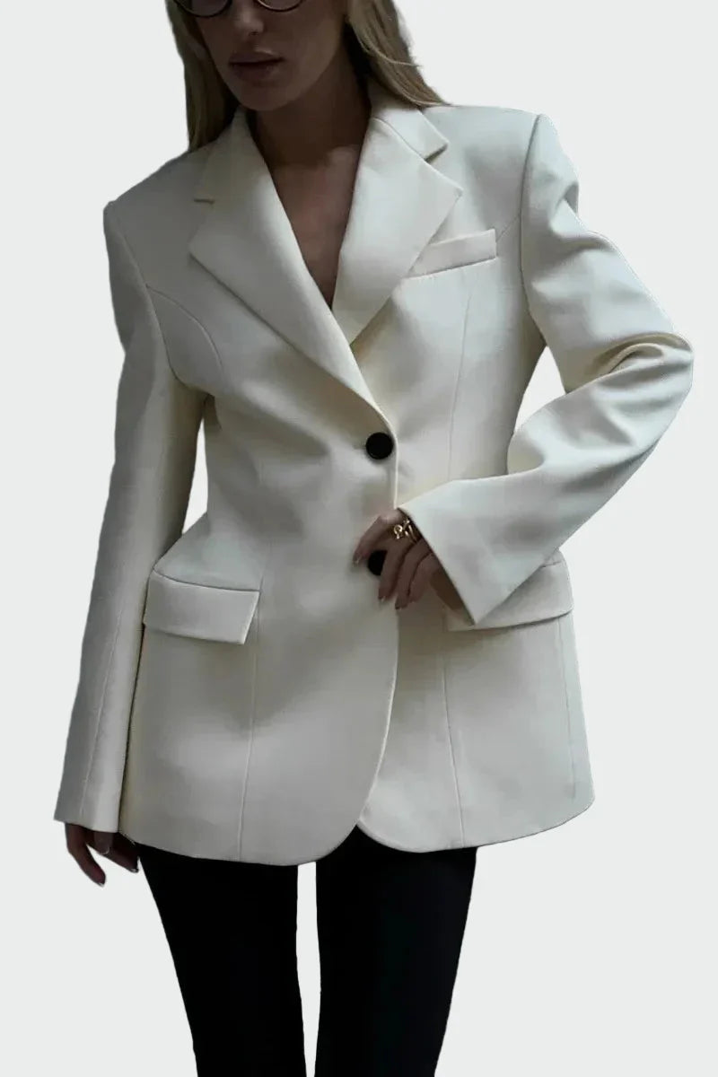 Švarkas su Įspūdinga Linija ir Mygtukais