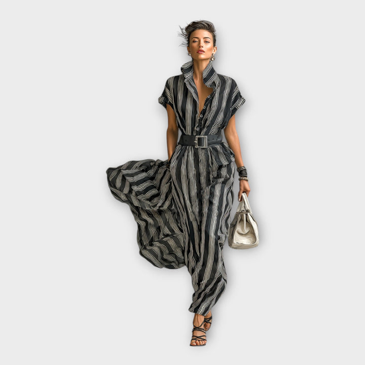 Ilga suknelė su elegantiška ir minimalistine estetika