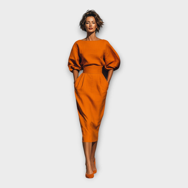 Stilinga suknelė su rafinuotu dizainu ir minimalistine estetika