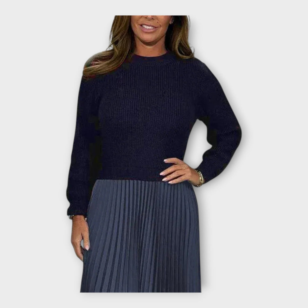 Stilinga Suknelė su Plišuotu Raštu ir Klasikine Estetika