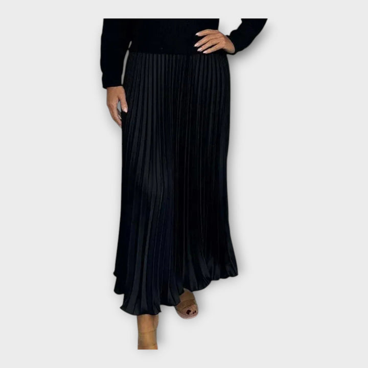 Stilinga Suknelė su Plišuotu Raštu ir Klasikine Estetika