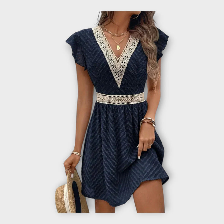 Unikali suknelė su elegantiška estetika